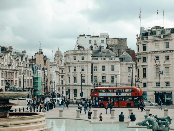 Peut-on louer une maison de vacances en Sicile avec des cours de cuisine italienne et des visites de vignobles?