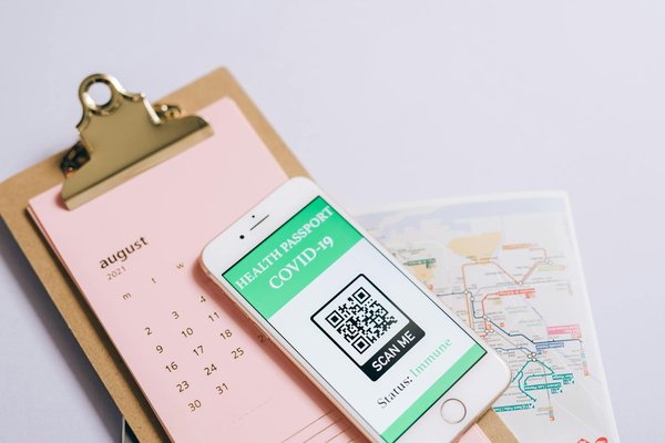 Quels sont les meilleurs itinéraires pour une randonnée à travers les forêts de bambous à Kyoto, Japon : équipements et périodes ?